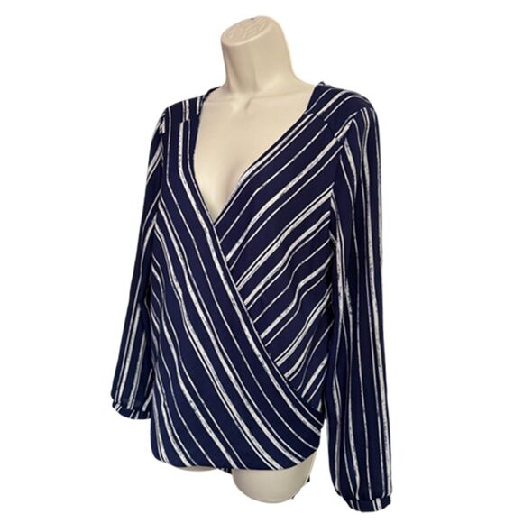 LUSH Wrap Front Lunging V-Neck Long Sleeve Navy & White High Low Hem Top Size L - Picture 4 of 13